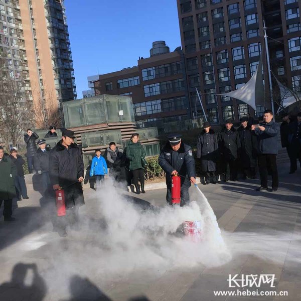 模擬滅火演習(xí)。