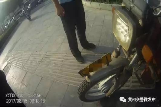冀州交警查獲一輛無證駕駛套牌摩托車