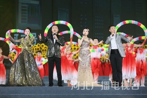 歌曲《不忘初心》。萬水千山不忘來時路，鮮血澆灌出花開的國度，不忘初心，繼續(xù)前進，萬水千山，最美中國道路……