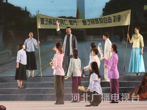 《高筑神州風雨樓》之《傳播》。一盞馬燈，一條長桌，一群有著濟世救國理想的先驅(qū)者們，如饑似渴地傳閱著馬恩著作。