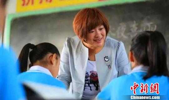 白恒云在課堂任教?！⑽木陻z